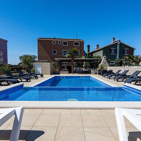 Family Friendly Apartments With A Swimming Pool Valbandon, Fazana - 2201 Štinjan المظهر الخارجي الصورة