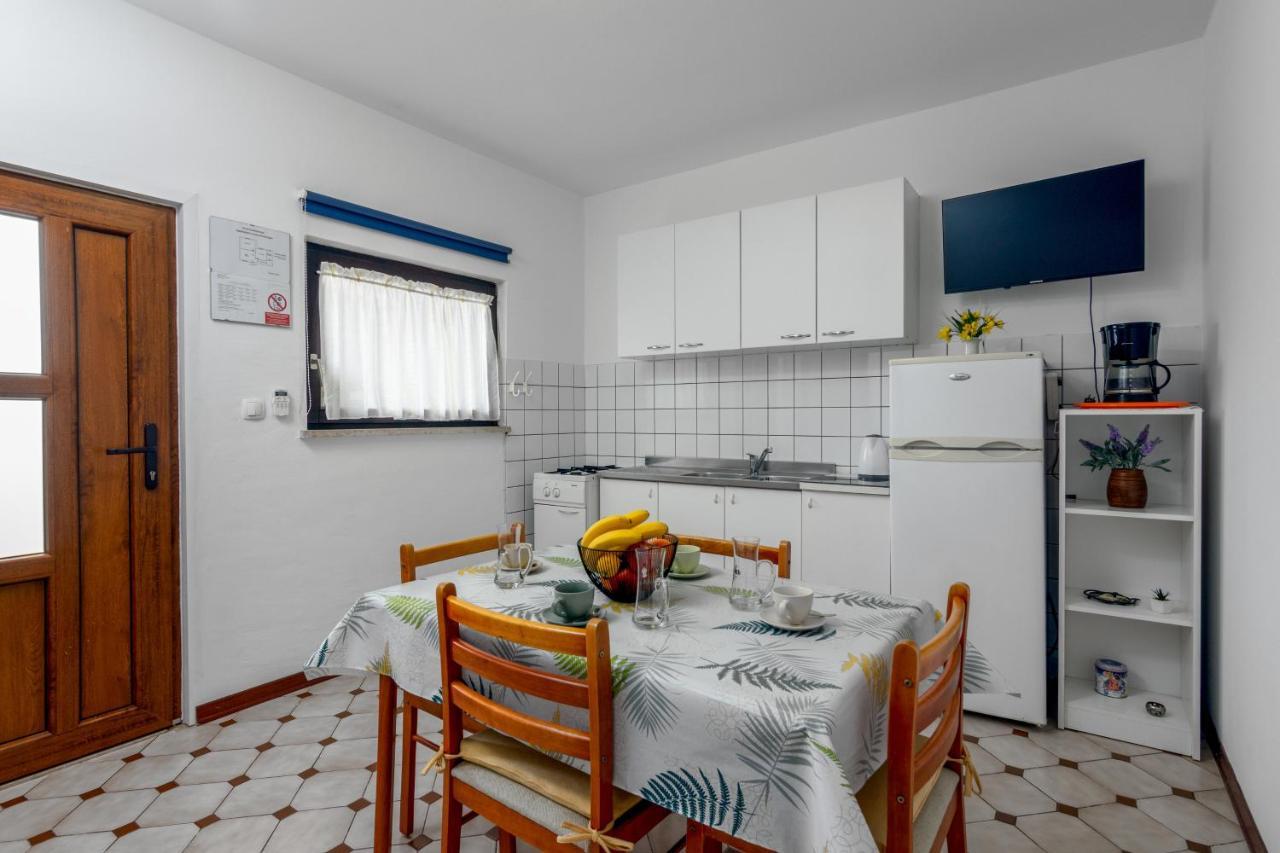 Family Friendly Apartments With A Swimming Pool Valbandon, Fazana - 2201 Štinjan المظهر الخارجي الصورة