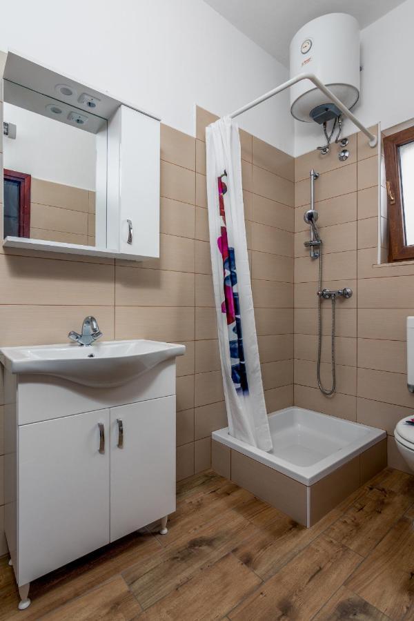 Family Friendly Apartments With A Swimming Pool Valbandon, Fazana - 2201 Štinjan المظهر الخارجي الصورة