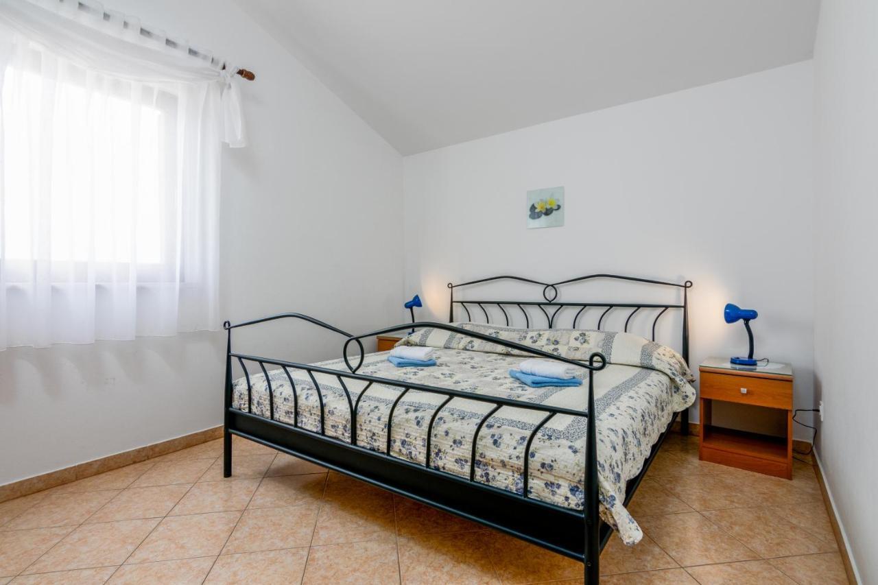 Family Friendly Apartments With A Swimming Pool Valbandon, Fazana - 2201 Štinjan المظهر الخارجي الصورة